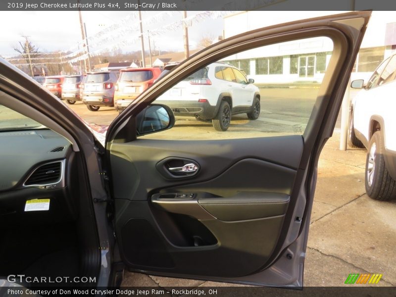 Sting-Gray / Black 2019 Jeep Cherokee Latitude Plus 4x4