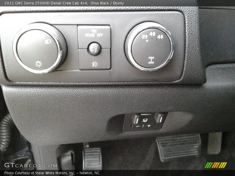 Onyx Black / Ebony 2011 GMC Sierra 2500HD Denali Crew Cab 4x4