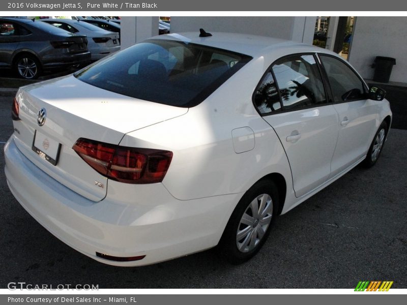 Pure White / Titan Black 2016 Volkswagen Jetta S
