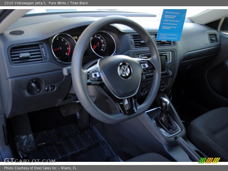 Pure White / Titan Black 2016 Volkswagen Jetta S