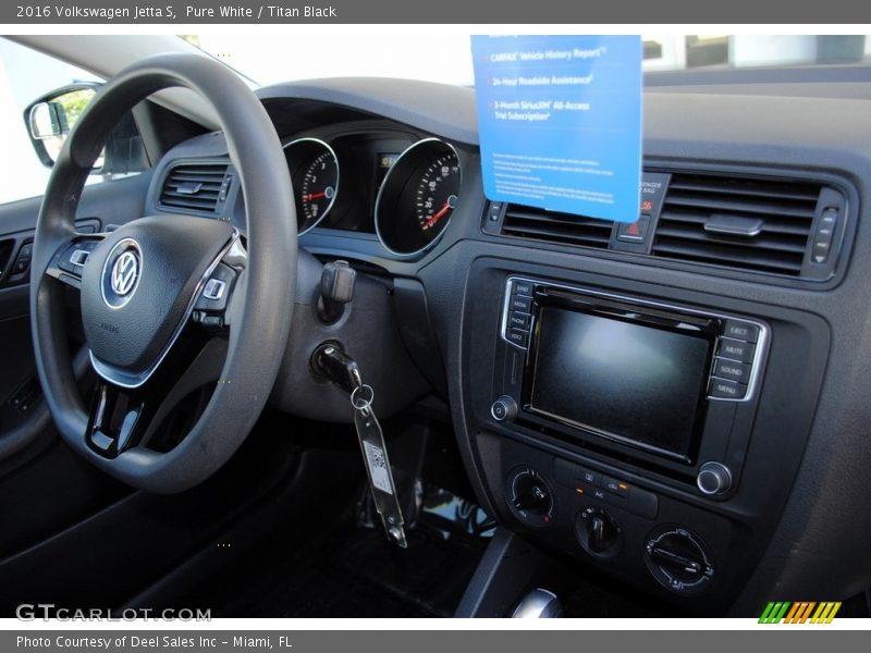Pure White / Titan Black 2016 Volkswagen Jetta S