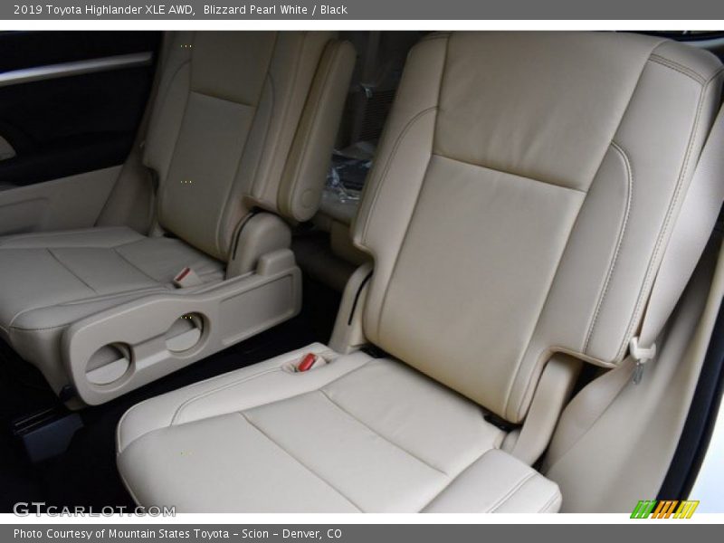 Blizzard Pearl White / Black 2019 Toyota Highlander XLE AWD