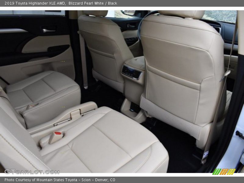 Blizzard Pearl White / Black 2019 Toyota Highlander XLE AWD