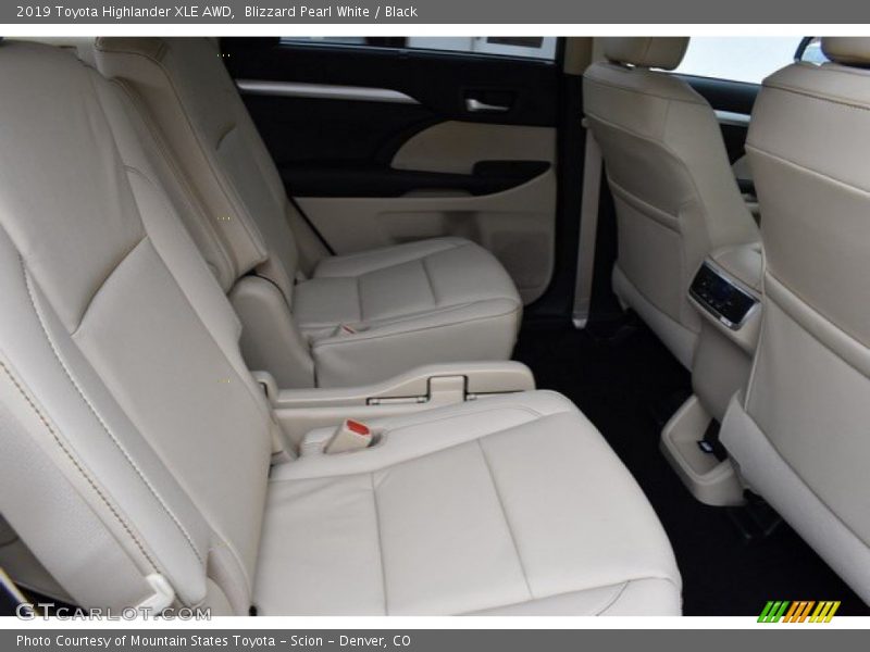 Blizzard Pearl White / Black 2019 Toyota Highlander XLE AWD