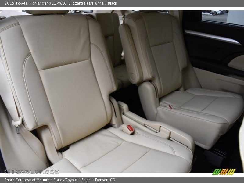 Blizzard Pearl White / Black 2019 Toyota Highlander XLE AWD
