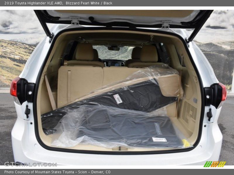 Blizzard Pearl White / Black 2019 Toyota Highlander XLE AWD