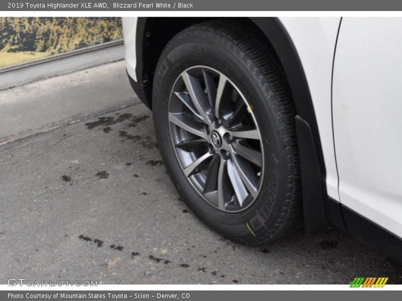Blizzard Pearl White / Black 2019 Toyota Highlander XLE AWD
