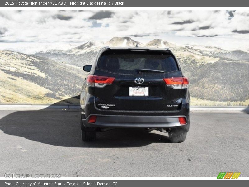 Midnight Black Metallic / Black 2019 Toyota Highlander XLE AWD