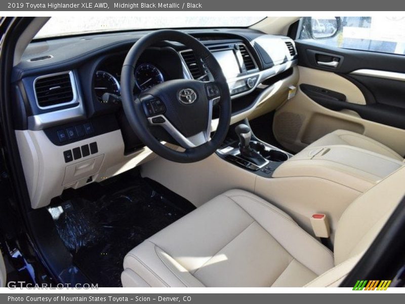 Midnight Black Metallic / Black 2019 Toyota Highlander XLE AWD