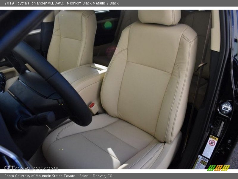 Midnight Black Metallic / Black 2019 Toyota Highlander XLE AWD