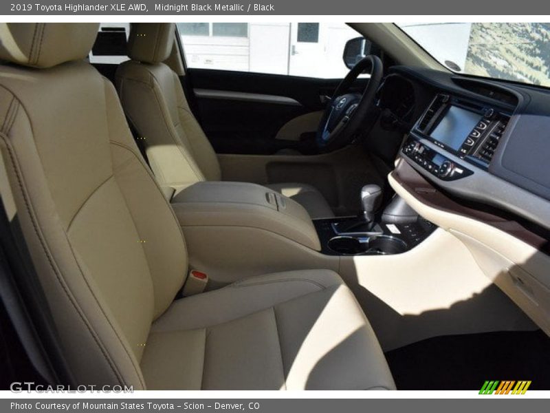 Midnight Black Metallic / Black 2019 Toyota Highlander XLE AWD