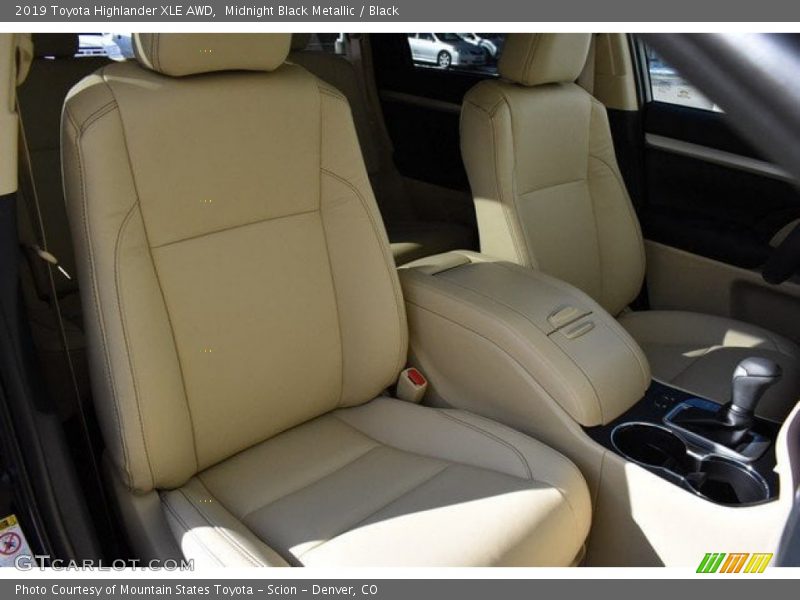 Midnight Black Metallic / Black 2019 Toyota Highlander XLE AWD