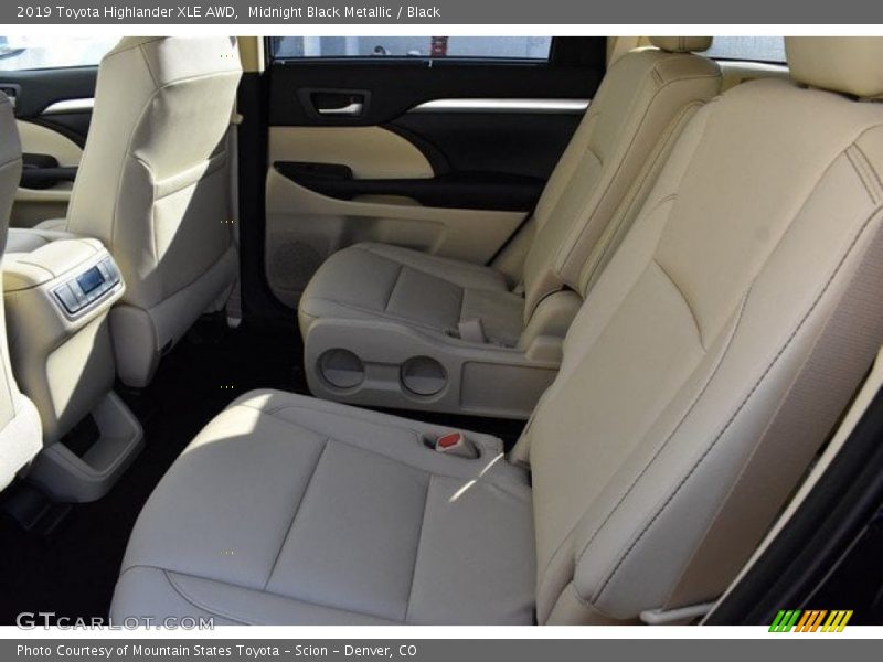 Midnight Black Metallic / Black 2019 Toyota Highlander XLE AWD