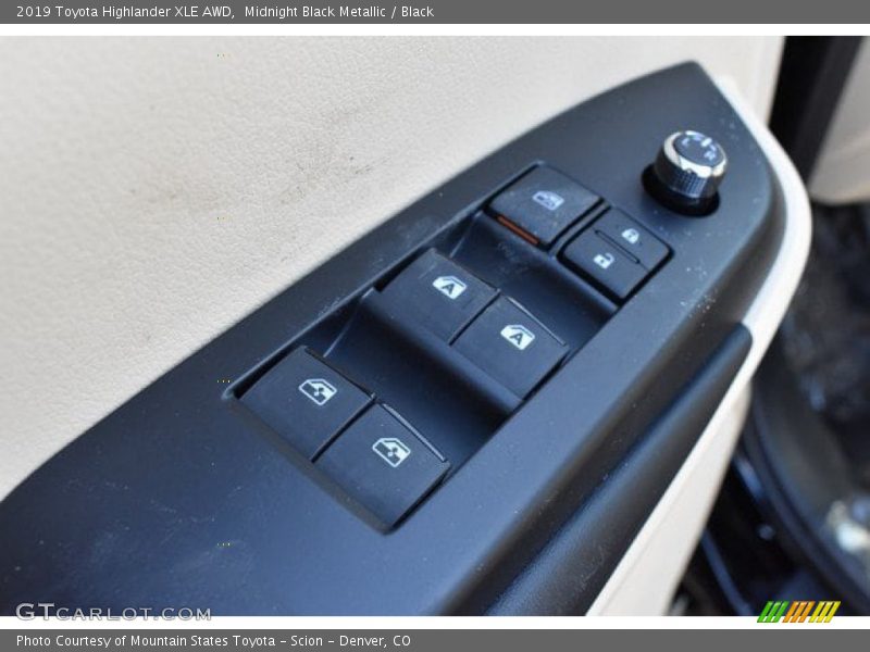 Midnight Black Metallic / Black 2019 Toyota Highlander XLE AWD