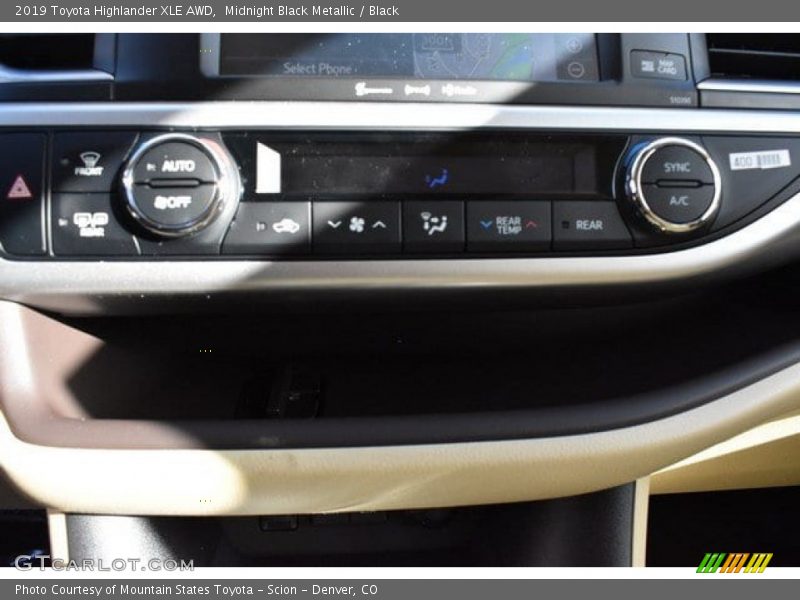 Midnight Black Metallic / Black 2019 Toyota Highlander XLE AWD