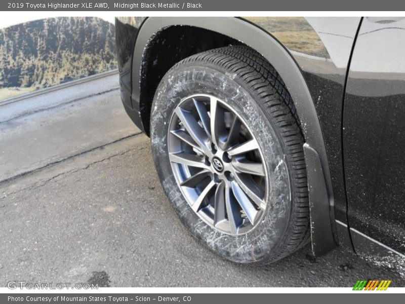Midnight Black Metallic / Black 2019 Toyota Highlander XLE AWD