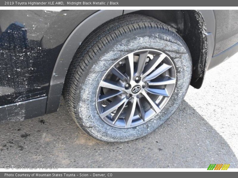 Midnight Black Metallic / Black 2019 Toyota Highlander XLE AWD