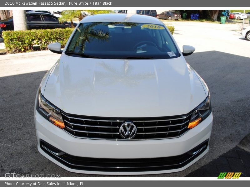 Pure White / Titan Black 2016 Volkswagen Passat S Sedan
