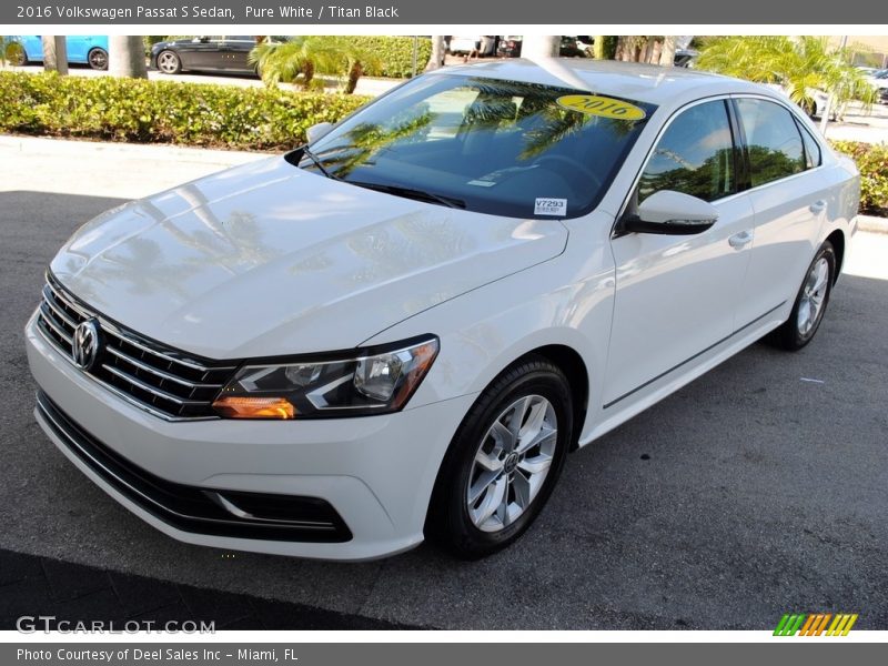 Pure White / Titan Black 2016 Volkswagen Passat S Sedan