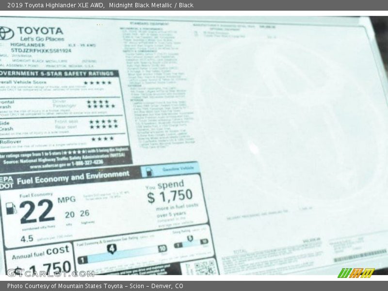 Midnight Black Metallic / Black 2019 Toyota Highlander XLE AWD