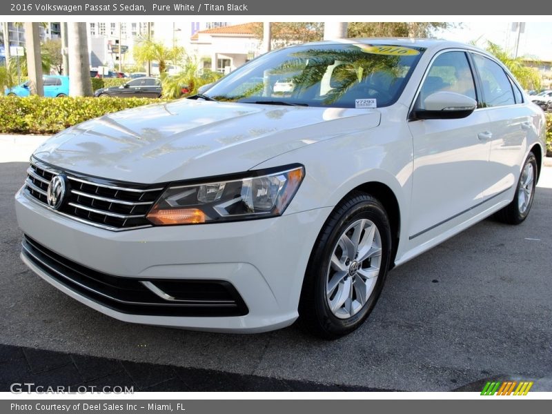 Pure White / Titan Black 2016 Volkswagen Passat S Sedan