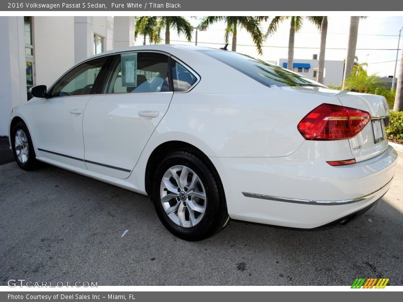 Pure White / Titan Black 2016 Volkswagen Passat S Sedan