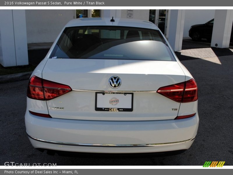 Pure White / Titan Black 2016 Volkswagen Passat S Sedan