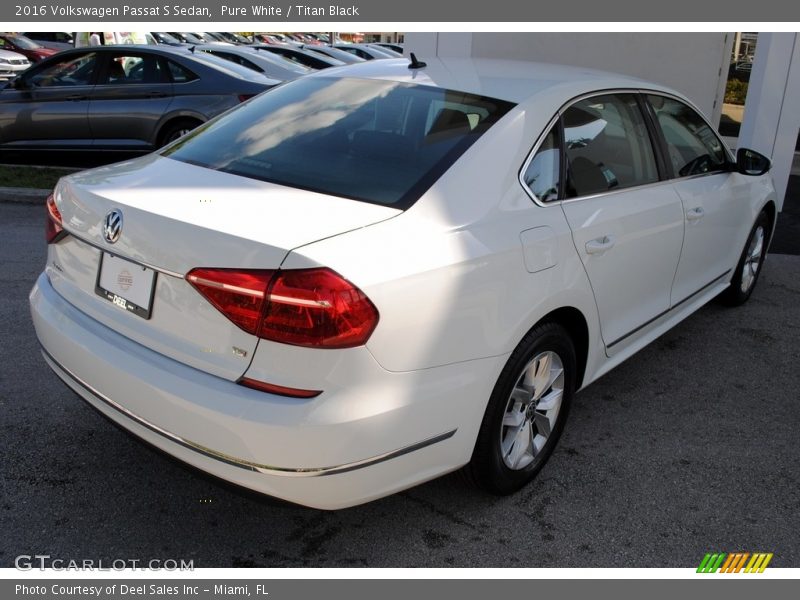 Pure White / Titan Black 2016 Volkswagen Passat S Sedan