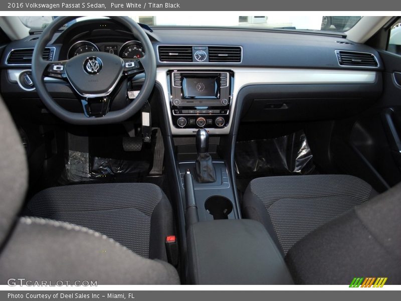 Pure White / Titan Black 2016 Volkswagen Passat S Sedan