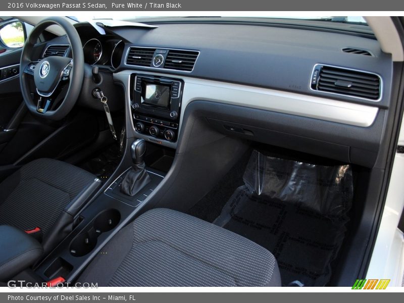 Pure White / Titan Black 2016 Volkswagen Passat S Sedan