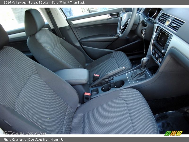Pure White / Titan Black 2016 Volkswagen Passat S Sedan