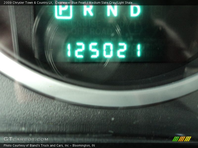 Clearwater Blue Pearl / Medium Slate Gray/Light Shale 2009 Chrysler Town & Country LX