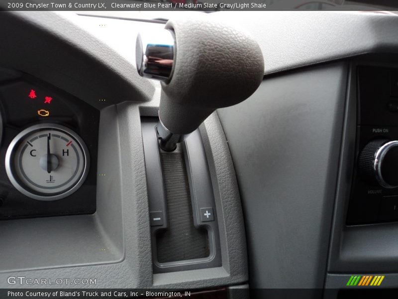 Clearwater Blue Pearl / Medium Slate Gray/Light Shale 2009 Chrysler Town & Country LX