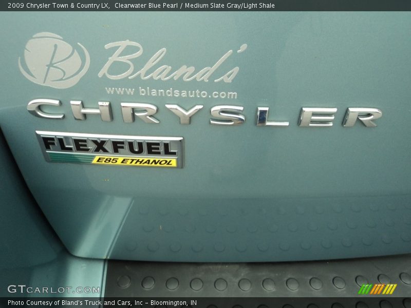 Clearwater Blue Pearl / Medium Slate Gray/Light Shale 2009 Chrysler Town & Country LX