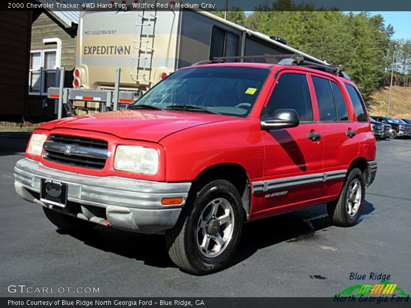 Wildfire Red / Medium Gray 2000 Chevrolet Tracker 4WD Hard Top