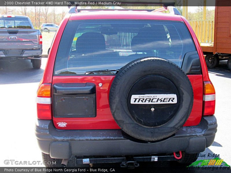 Wildfire Red / Medium Gray 2000 Chevrolet Tracker 4WD Hard Top