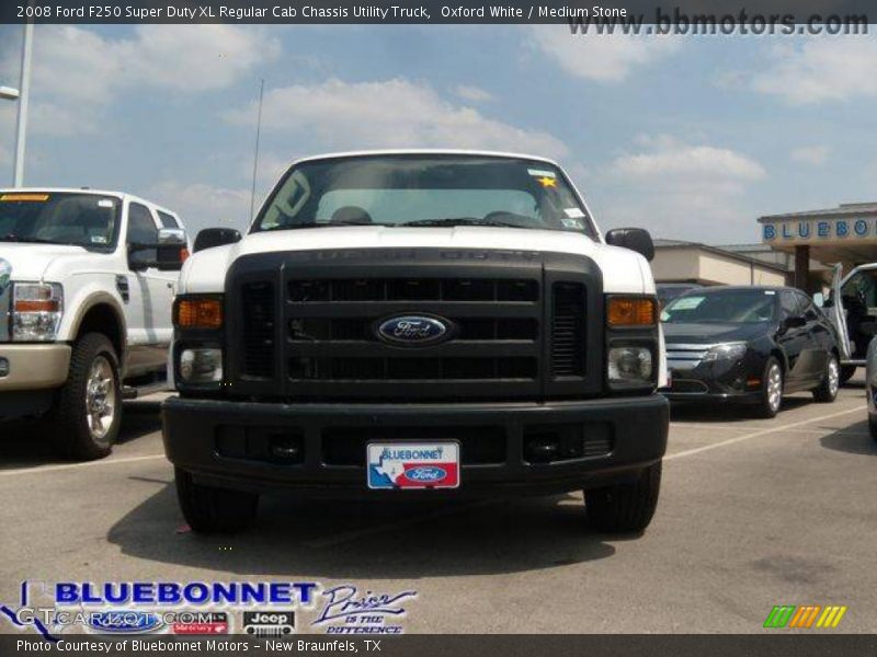 Oxford White / Medium Stone 2008 Ford F250 Super Duty XL Regular Cab Chassis Utility Truck