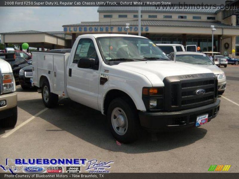 Oxford White / Medium Stone 2008 Ford F250 Super Duty XL Regular Cab Chassis Utility Truck