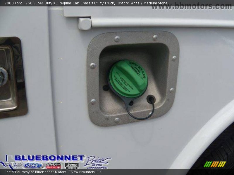Oxford White / Medium Stone 2008 Ford F250 Super Duty XL Regular Cab Chassis Utility Truck