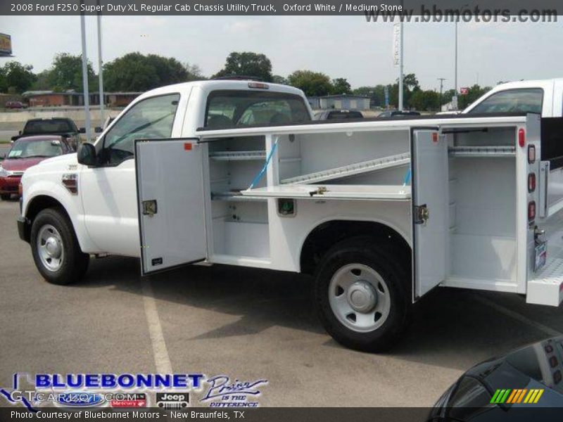 Oxford White / Medium Stone 2008 Ford F250 Super Duty XL Regular Cab Chassis Utility Truck