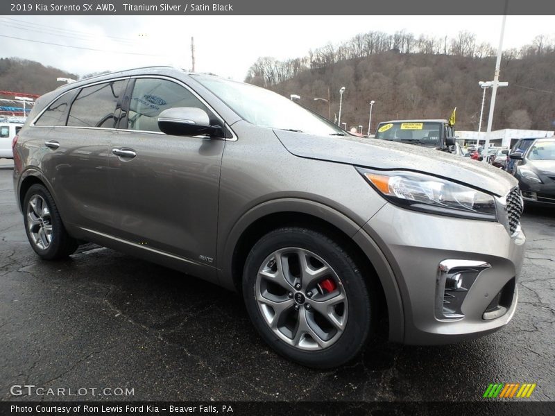 Titanium Silver / Satin Black 2019 Kia Sorento SX AWD
