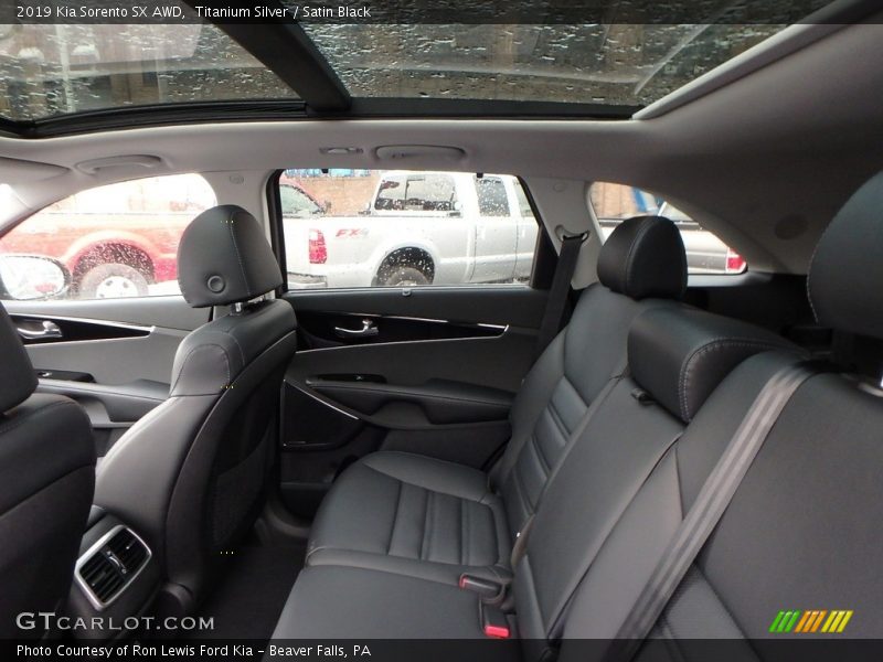 Titanium Silver / Satin Black 2019 Kia Sorento SX AWD