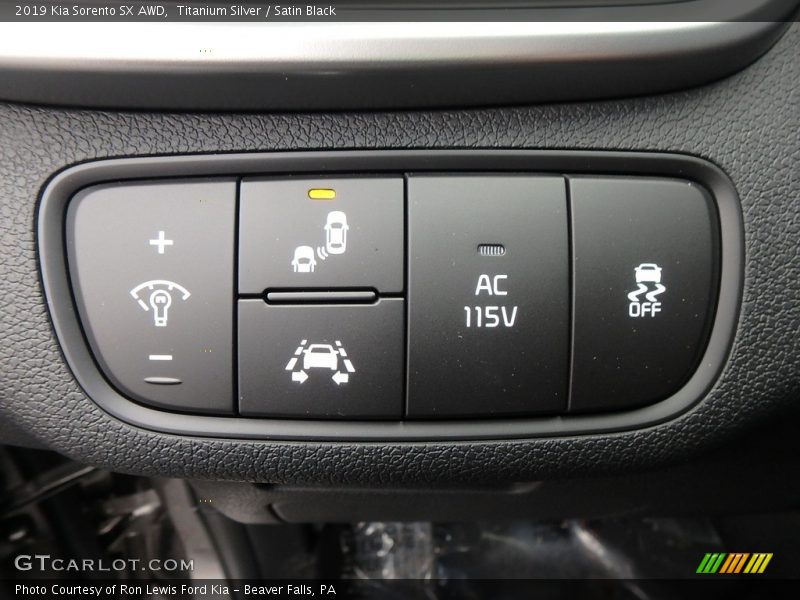 Titanium Silver / Satin Black 2019 Kia Sorento SX AWD