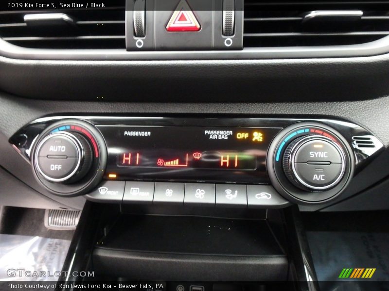 Sea Blue / Black 2019 Kia Forte S