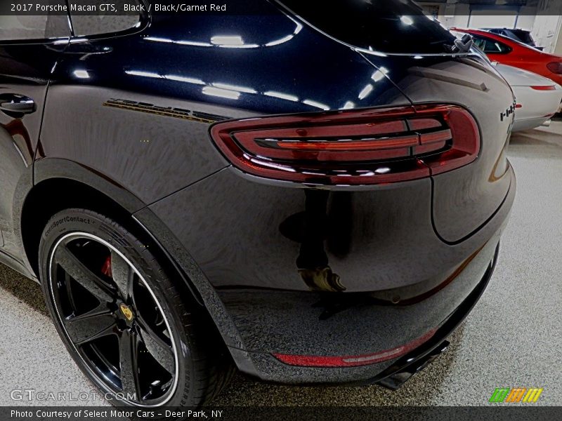 Black / Black/Garnet Red 2017 Porsche Macan GTS
