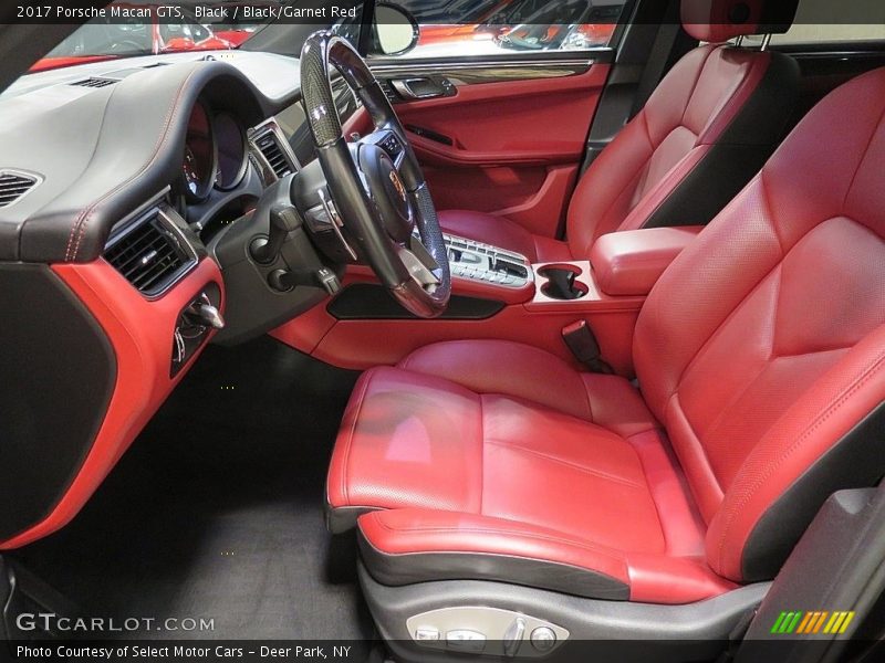Black / Black/Garnet Red 2017 Porsche Macan GTS