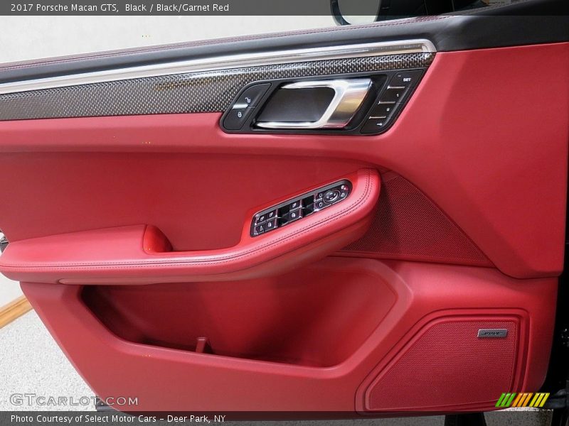 Black / Black/Garnet Red 2017 Porsche Macan GTS