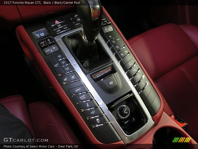 Black / Black/Garnet Red 2017 Porsche Macan GTS