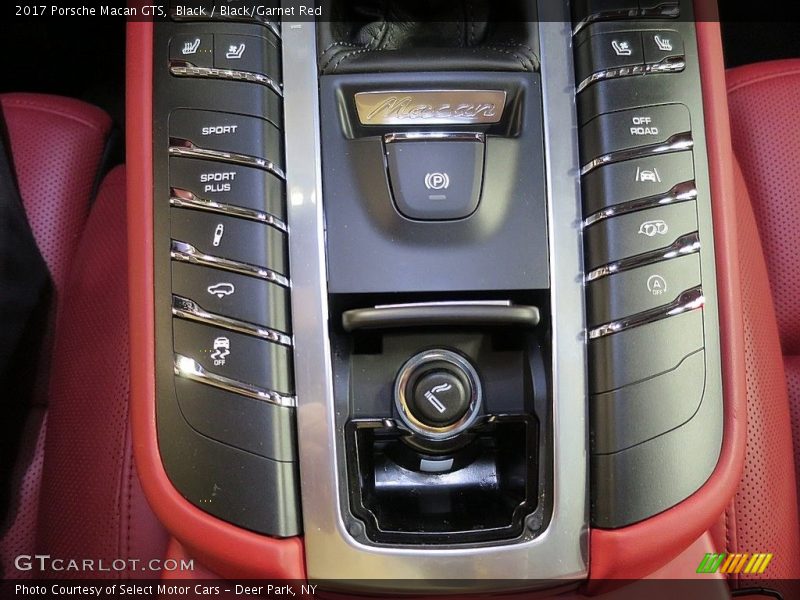 Black / Black/Garnet Red 2017 Porsche Macan GTS