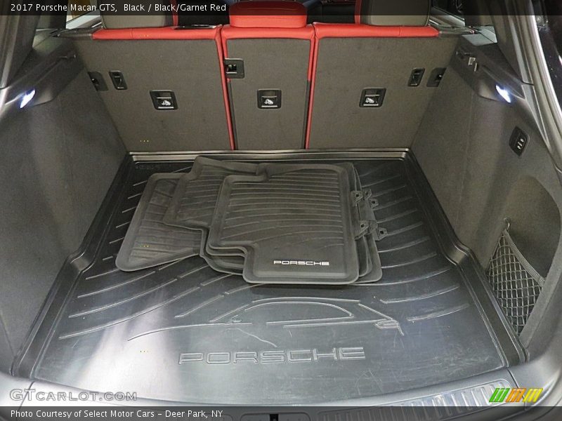 Black / Black/Garnet Red 2017 Porsche Macan GTS